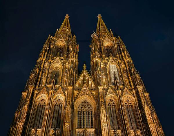 Dome of Cologne at night